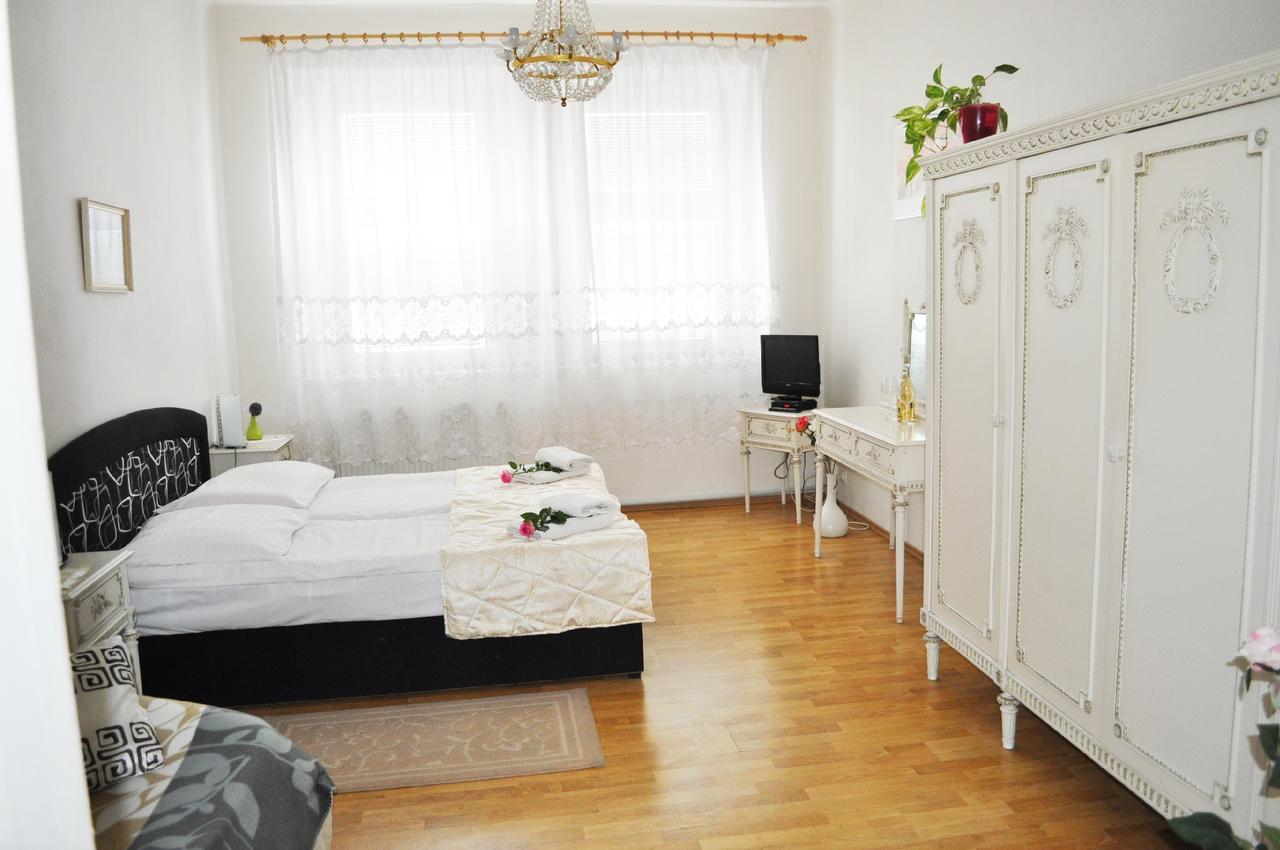 Pension Berg Прага Екстер'єр фото