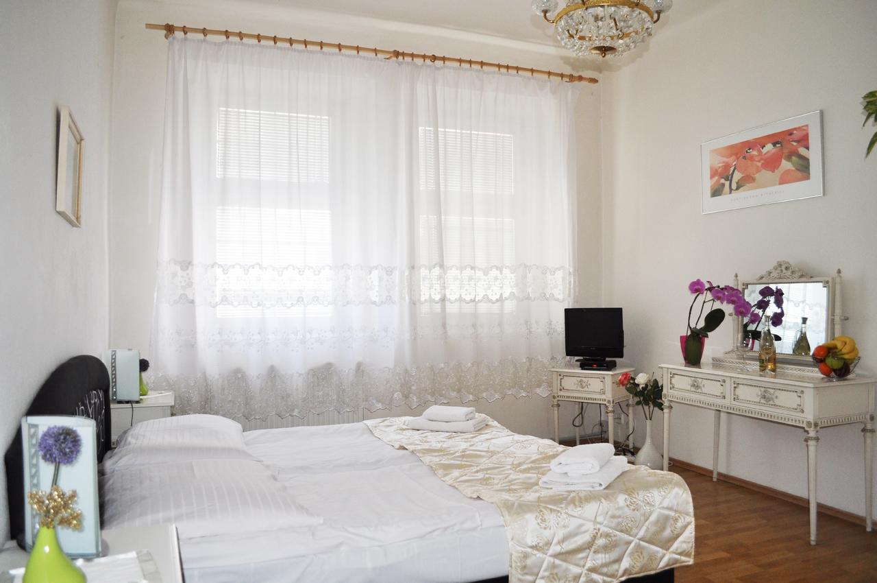 Pension Berg Прага Екстер'єр фото